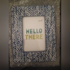 NWT ceramic Blue And White 4x6 Picture Frame